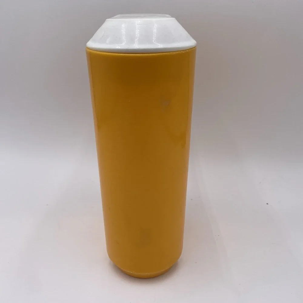 Vtg‎ Rubbermaid Slim Servin Saver 2½ Qt Drink Pitcher 0941 Easy Grip Almond Top